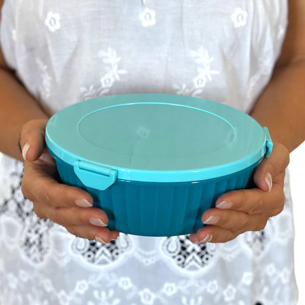 Yumbox Poke Bowl with food dividers lid on